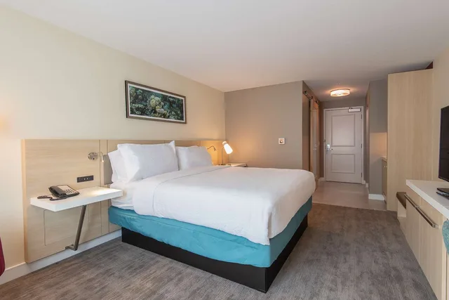 غرفة بسرير كينج بحوض استحمام لذوي الإعاقة، Hilton Garden Inn Calabasas 3/5