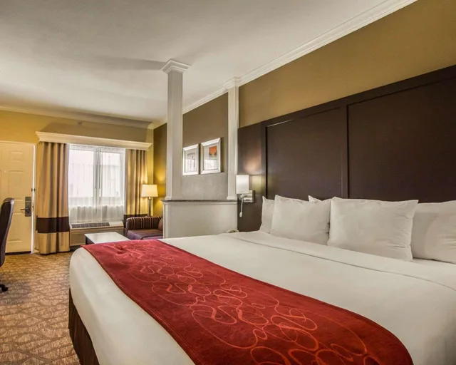 جناح بسرير كينج لذوي الإعاقة، Comfort Inn & Suites Huntington Beach 1/4