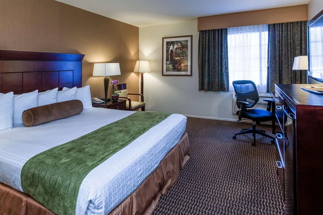 Courtyard, King Bed، Best Western Plus Carpinteria Inn 3/8