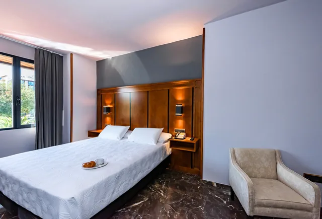 غرفة بسرير كينج مع سرير إضافي، Hotel Condestable Iranzo 6/9