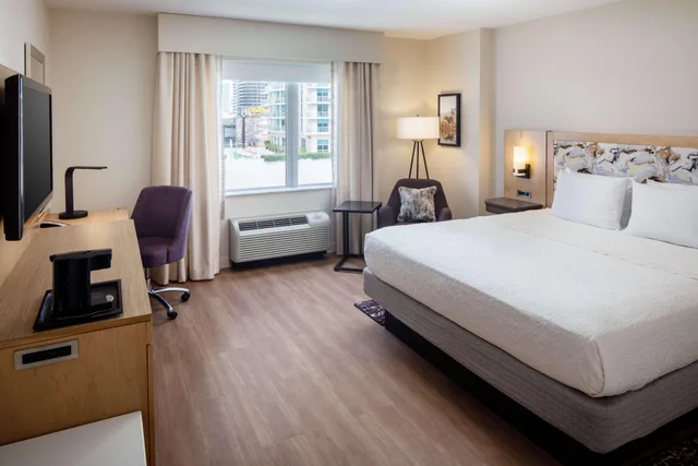 Room, Double Bed, Hampton Inn Suites By Hilton Miami Brickell Downtown 2/4