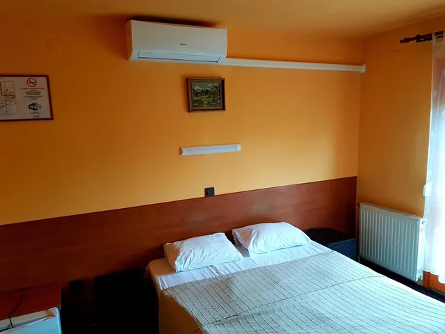 غرفة بسرير كوين، Attila Hotel 1/5