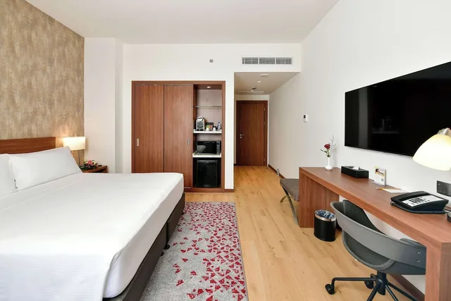 Upgrade, Efficiency, Suite, King Bed, Comfort Hotel Riyadh Olaya 2/3