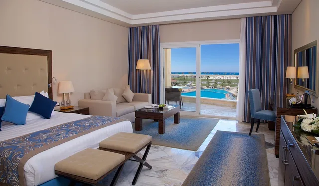 غرفة ديلوكس بسرير كوين بإطلالة على البحر، Ghazala Luxury Collection Alamein 1/3