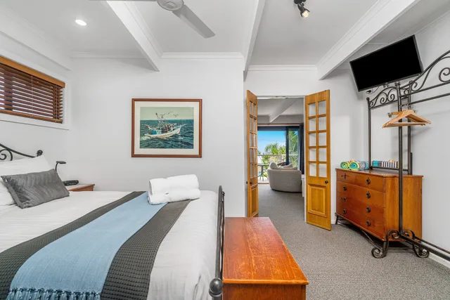 Pacific, Suite, Queen Bed, CLUB YAMBA LUXURY HOLIDAY VILLAS 1/4