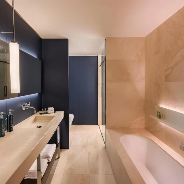 Twin Guestroom، Hilton Lake Como 15/16
