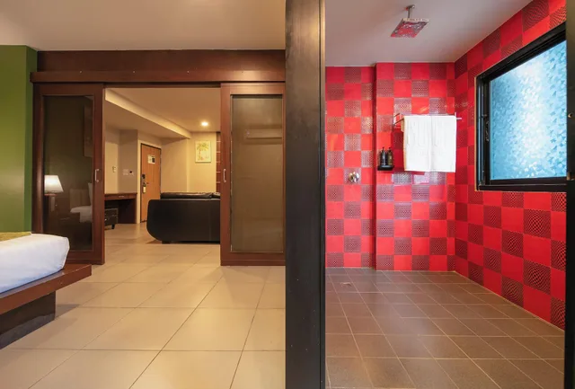 جناح رومانسي، Gu Hotel 7/7