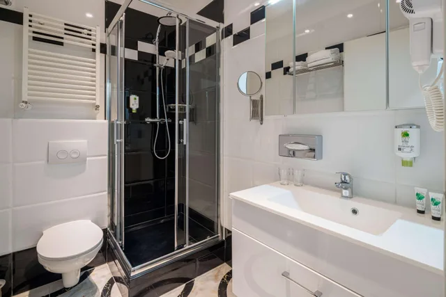 غرفة قياسية بسرير مزدوج، Best Western Plus Celebrity Suites 2/2