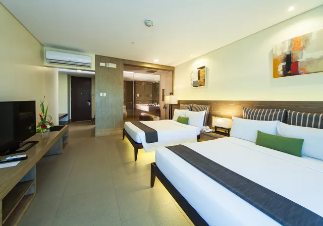 Executive Suite, Fairways And Bluewater Newcoast Boracay 2/3