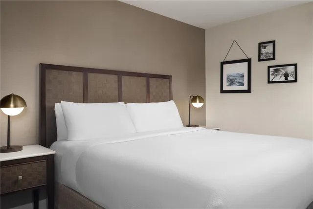 Room, King Bed, Bay View, High Floor، The DEXTRO Little Italy, BW Premier Collection 2/4