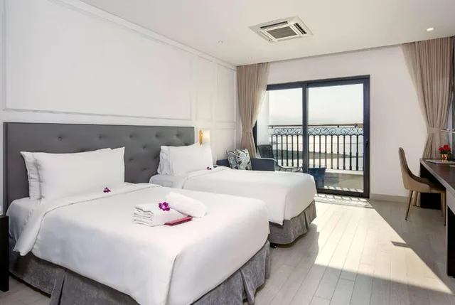 Golden Bay, Deluxe, Twin Beds, Bay View, Balcony، Wyndham Danang Golden Bay 1/4