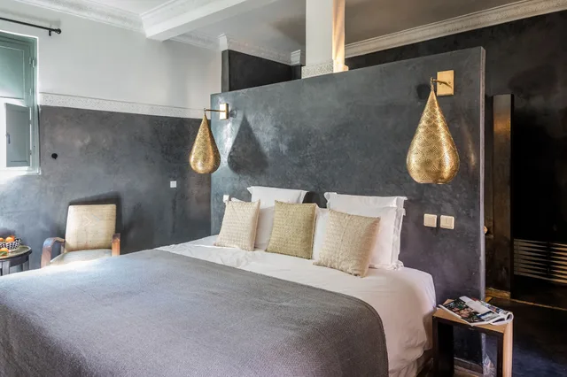 Senior, Suite, King Bed, Side View, Bathtub، Riad Olema et Spa 1/2
