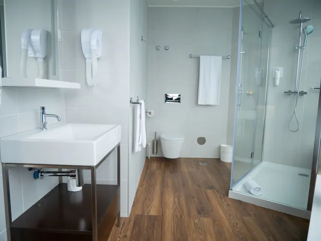 Superior, Double Bed, easyHotel Lisbon 3/3