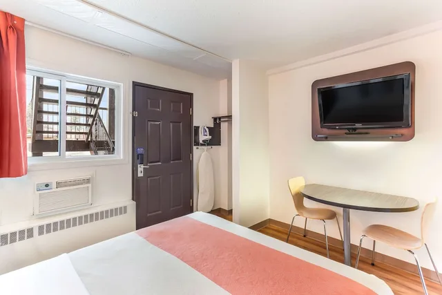 غرفة ديلوكس بسرير كوين بمطبخ، Motel6 Lethbridge Ab 3/4