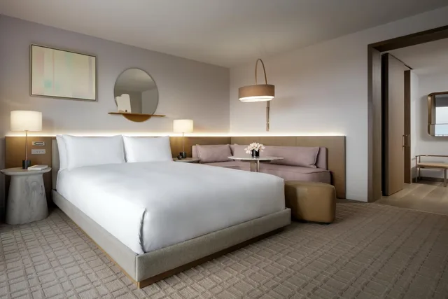 Fairmont Gold, King Bed, Lounge Access, Accessible، Fairmont Century Plaza Los Angeles 1/10