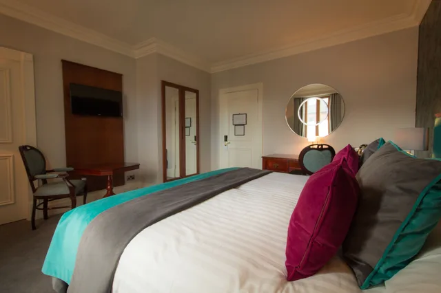 غرفة كلاسيكية ثلاثية بسرير مزدوج وسرير فردي، Kilkenny Hibernian Hotel 1/2