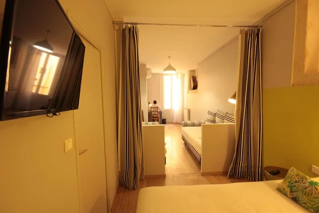 Family, Double and Twin Beds, Courtyard Area، Hotel Des Arts 1/4