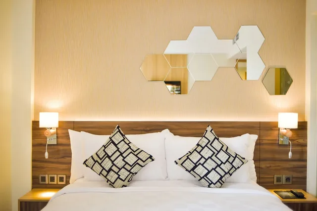 غرفة ديلوكس بسرير كوين بشرفة، Golden Tulip Essential 2/3