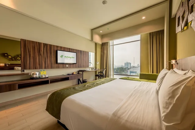 غرفة قياسية بسرير كينج بإطلالة على المدينة بحوض استحمام، Holiday Inn Cikarang Jababeka 10/10