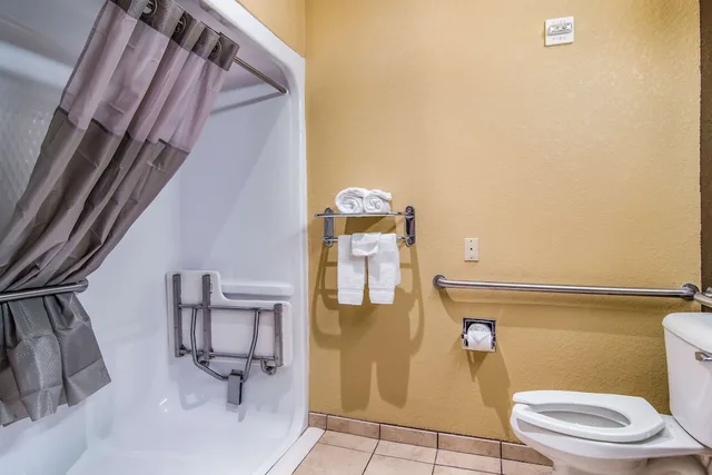 1 Queen Bed - Mobility Access Tub Ste Nsmk، Motel6 Canton GA 5/6