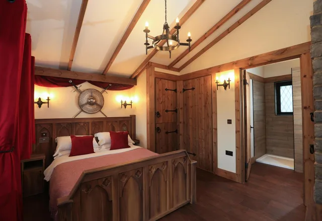 شاليه، Warwick Castle 1/5