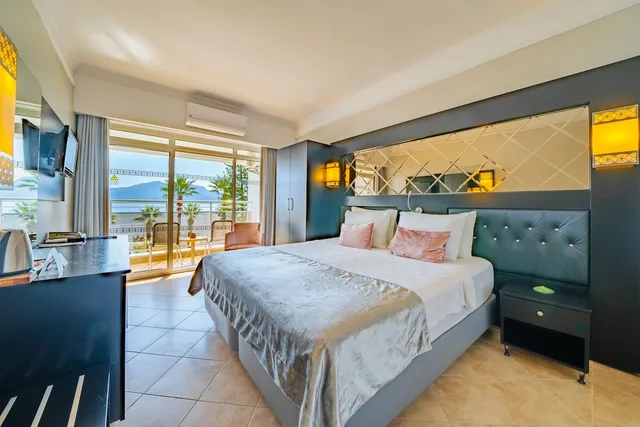 غرفة قياسية بسرير مزدوج بإطلالة على البحر، Ideal Prime Beach 1/3