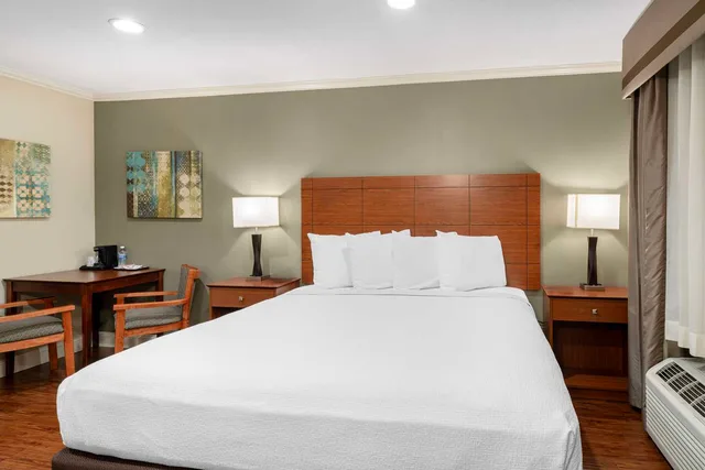غرفة بسرير كينج لذوي الإعاقة، Best Western Oxnard Inn 4/5
