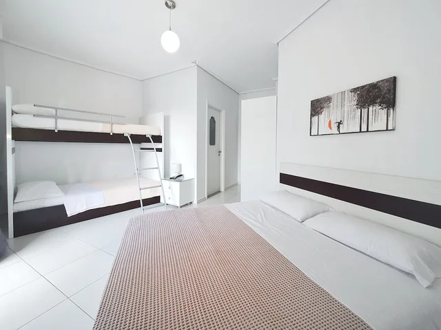 1 Bedroom, Family, Quadruple, 1 Queen and 1 Bunk Bed, Park View, Balcony, Hotel Joan 2/4