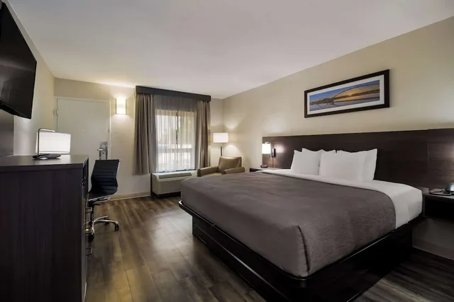 غرفة قياسية بسرير كينج، Quality Inn Coliseum 2/7