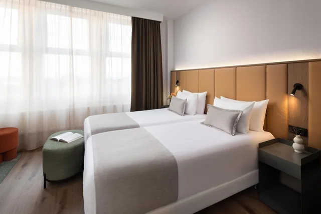 Standard, Triple, 1 Double and 1 Single Bed, City View, Nh City Centre Amsterdam 3/10