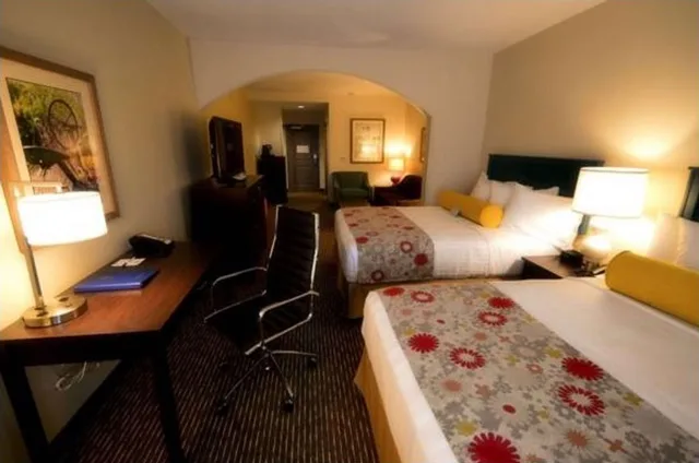 جناح بسريرين كوين، Best Western Plus Dayton Hotel & Suites 1/2