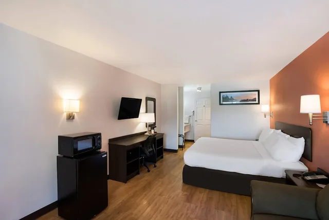 غرفة قياسية بسرير كينج، Quality Inn & Suites Junction, TX 2/4