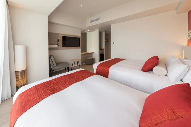 غرفة بسريرين منفصلين مع سرير إضافي، Hewitt Resort Naha 2/5