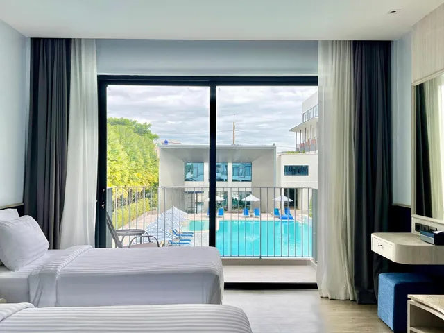 غرفة ثلاثية بإطلالة على المسبح، Seabed Grand Hotel Phuket 5/9