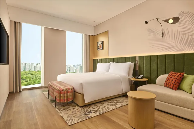 غرفة بسرير كينج في طابق مرتفع، Hilton Garden Inn Chongqing Yubei Central Park 1/8