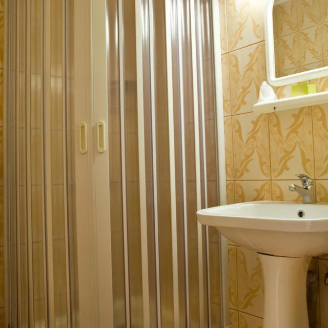 غرفة مفردة، Hotel Est 4/4