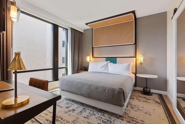 جناح بسرير كينج بحوض استحمام، Canopy by Hilton Memphis Downtown 4/5