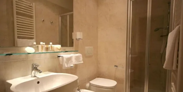 غرفة أساسية بسرير كوين، Hotel Aristeo 4/4