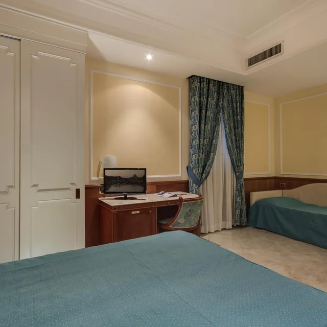 غرفة رباعية، Hotel Borromeo 4/7