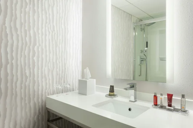 Room, Double Bed, Marriott Miami Airport 4/5