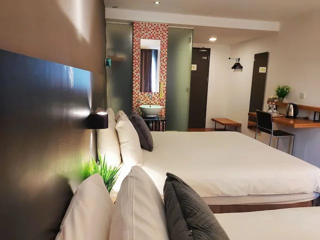 غرفة ديلوكس ثلاثية بسرير كوين وسرير فردي، The Leverage Business Hotel Kuala Kedah 5/8