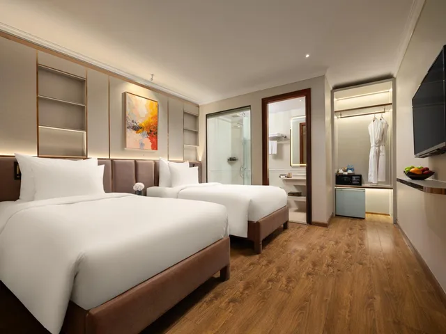 غرفة متصلة عائلية بسرير كينج وسريرين منفصلين، Silk Queen Grand Hotel 5/10