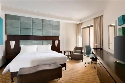 غرفة بسرير كينج، Traders Hotel, Qaryat Al Beri, Abu Dhabi 1/2