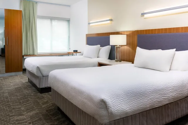 جناح بسريرين كوين مع سرير سحّاب إضافي مع أريكة لذوي الإعاقة، Springhill Suites Tallahassee Central 1/8