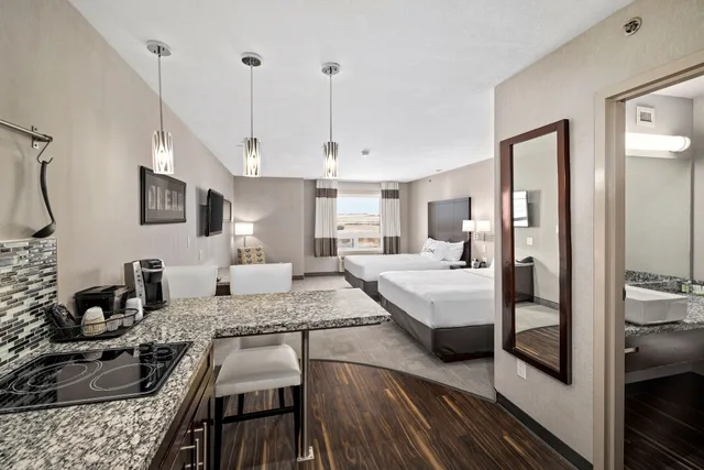 غرفة قياسية بسرير مزدوج، Home Inn And Suites Swift Current 3/4