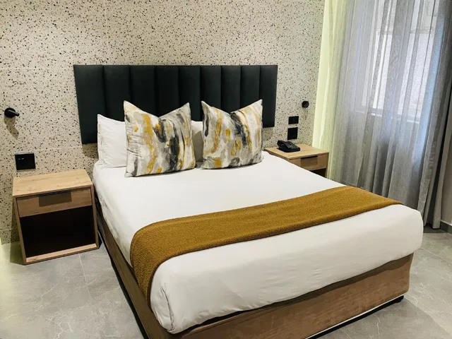 غرفة قياسية بسرير مزدوج، Pavilion Hotel & Conference Centre 2/2
