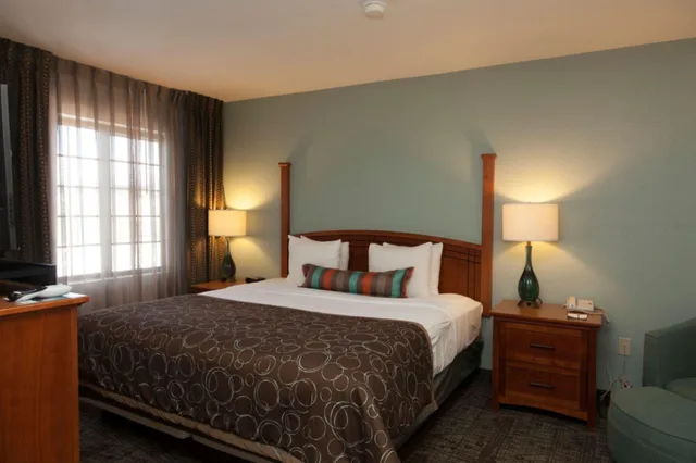 جناح بسرير كينج، Staybridge Suites Co Springs Air Force Academy 2/3