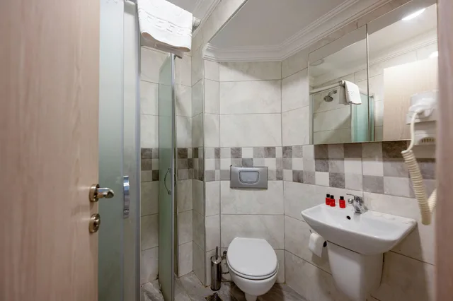 غرفة قياسية بسرير كوين، Hotel Grand Istanbul 4/4