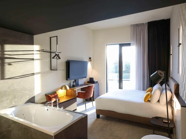 جناح جونيور بسرير كينج بإطلالة على النهر بشرفة بحوض استحمام، Mercure Namur Hotel 6/10