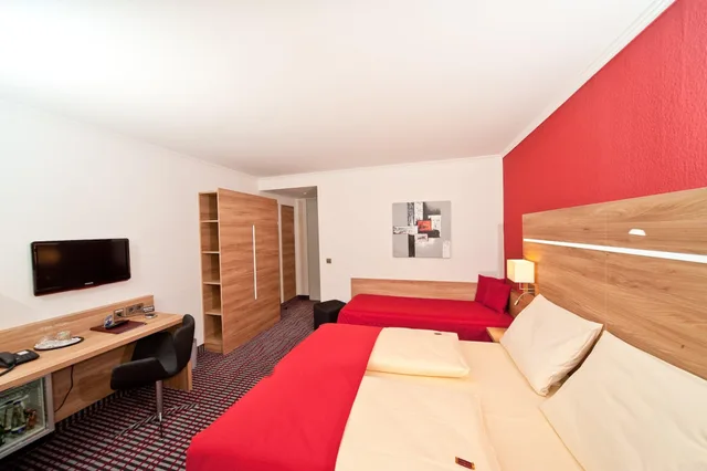 غرفة ثلاثية، Hotel Prasident 2/3